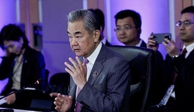 7月23日，中国外交部正式证实，外长王毅在马尼拉出席东亚合作系列外长会期间，没有