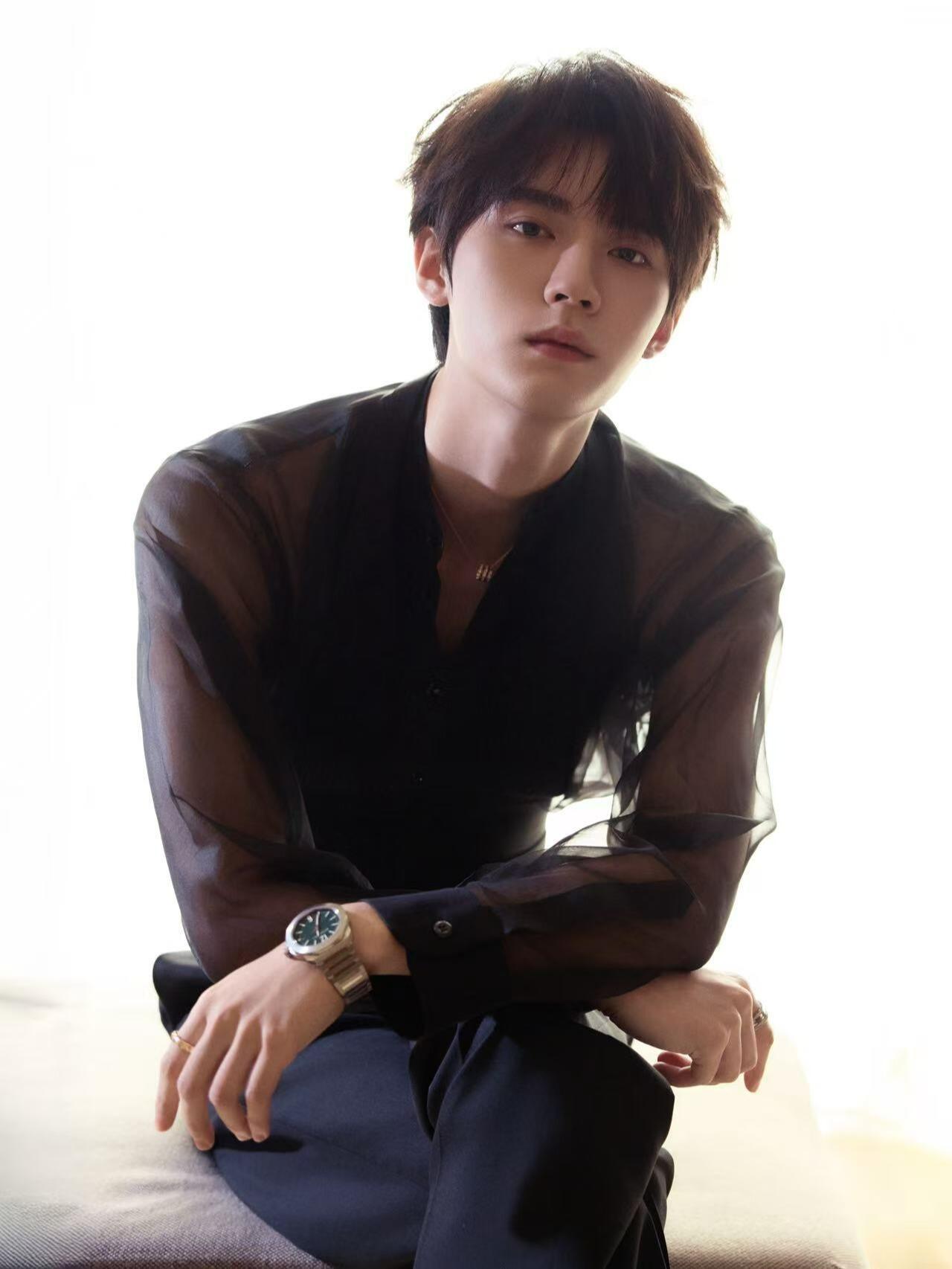 宝格丽认领周翊然的图也太性感了[流鼻血]易燃真的长大了 ​​​