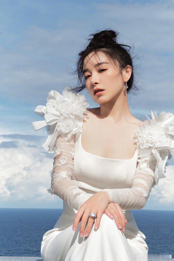 曝阚清子孙怡一起录制hi6 你好星期六 这个阵容真的戳中我！两位女神颜值演技都在