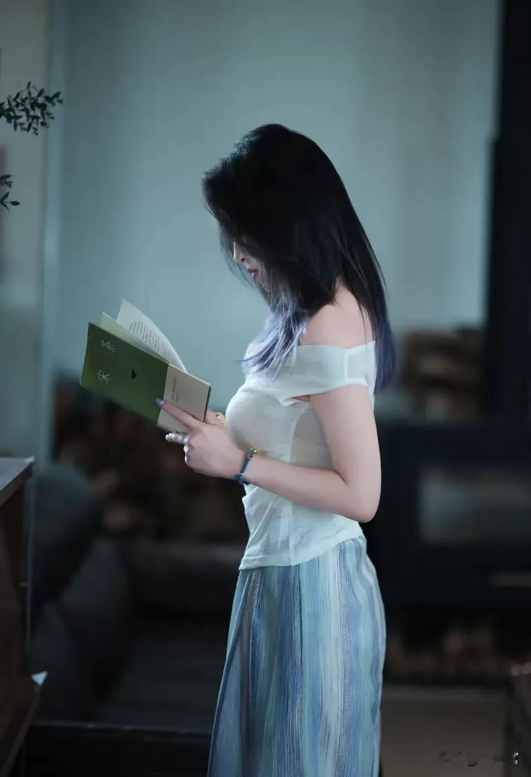 怎样穿搭知性又显身材?