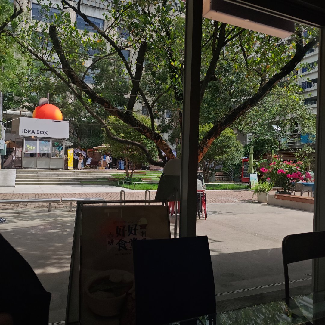 所有的高手都是敢为天下后的，只是做的比别人更好。我们公司成功不是偶然的，坚持自己