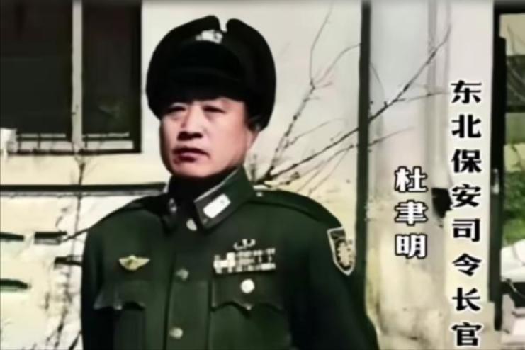 杜聿明进入功德林监狱时，病体缠身。国家为了给他治病，拿出宝贵的外汇，从香港、澳门