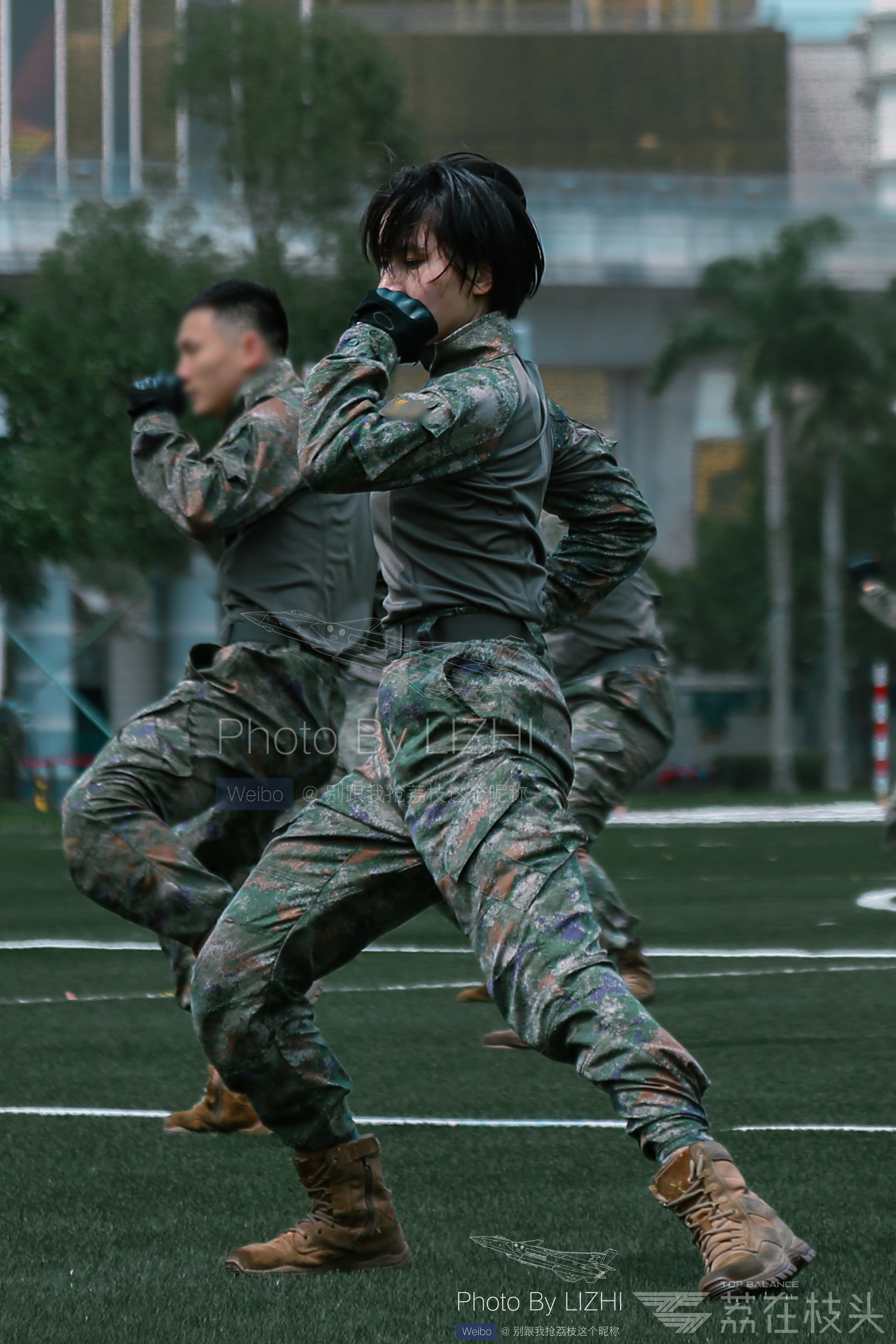 铿锵玫瑰致敬特战女兵[打call]，超飒 可惜没带长焦，裁剪清晰度不够了 ​​​