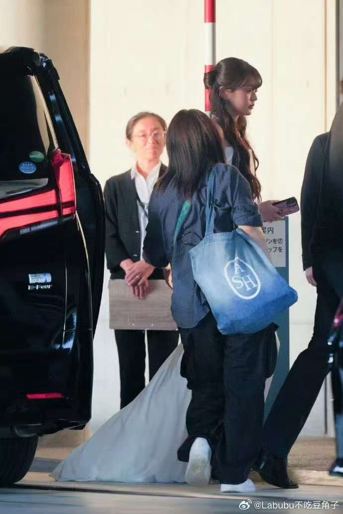 张元英宝格丽活动上班张元英白色长裙张元英宝格丽活动上班， 美丽，[打call] 