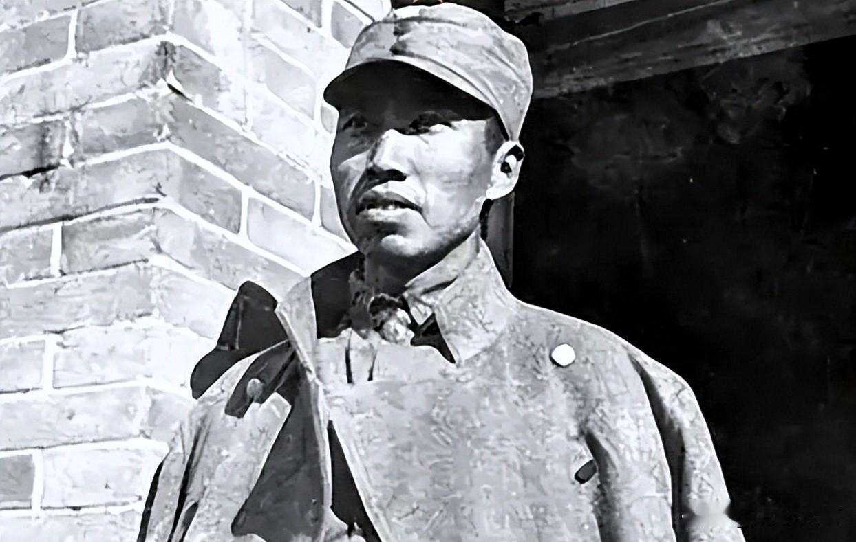 左权（1905—1942），湖南醴陵人，军事家。黄埔一期毕业，曾赴苏联学习。抗战