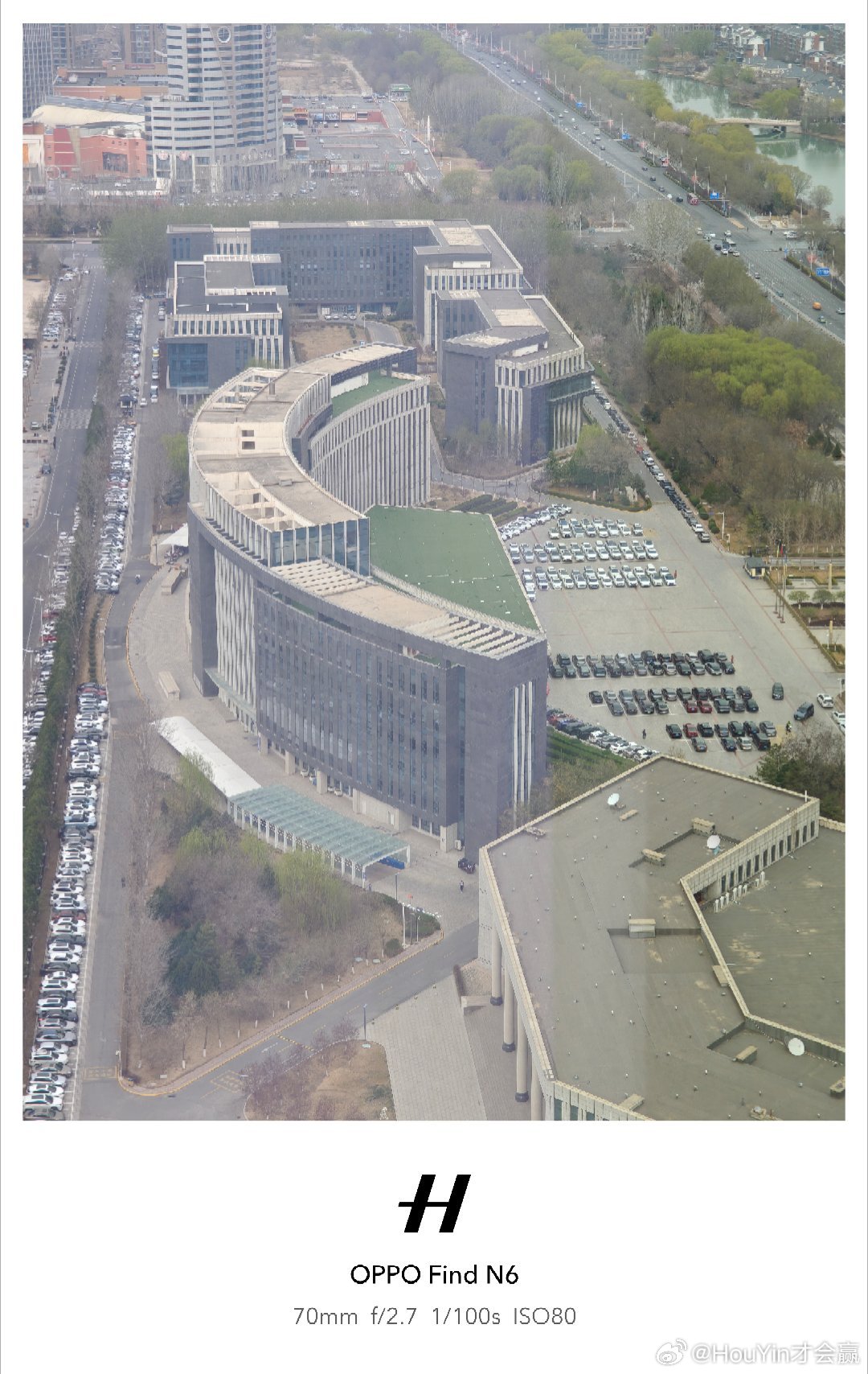 银川这个楼前面停车有强迫症的吧第一次看到停车按照黑白色区分哈太有意思了 