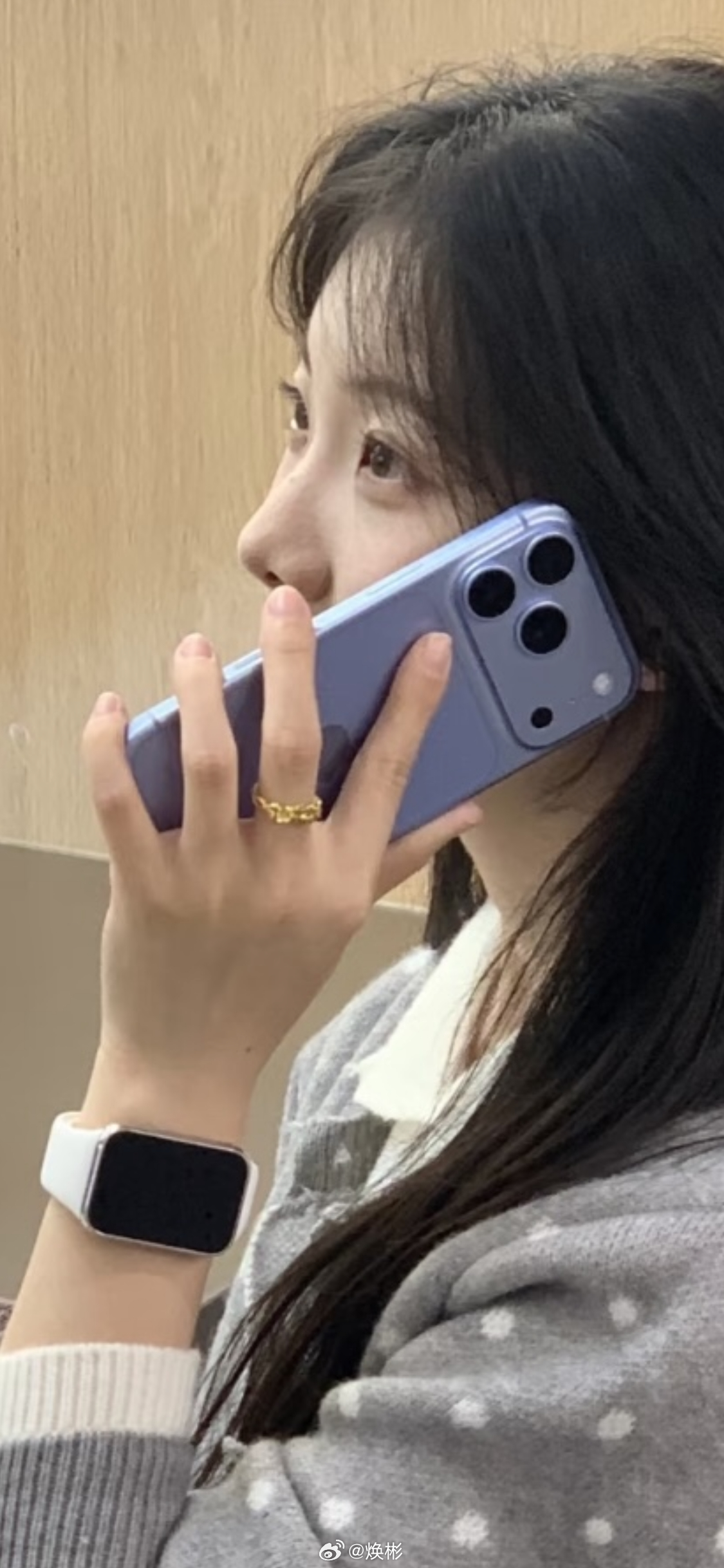 你说什么？大声点，我的iPhone 18 Pro Max 2TB冰川蓝听不见。 
