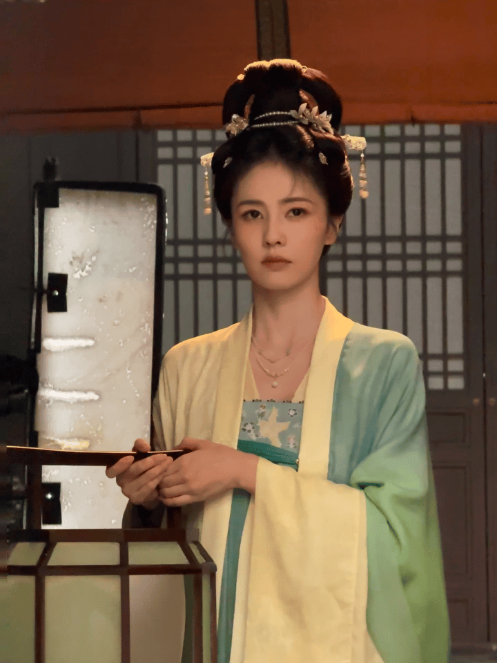 叶璃live转动图·阿璃 往前走 往后的路会越来越好~白鹿莫离 .白鹿叶璃