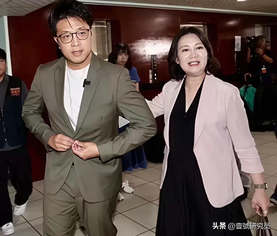 民进党立委吴思瑶今（17日）在社媒发文称，到目前，伯洋已经规划筹备20场以上的各