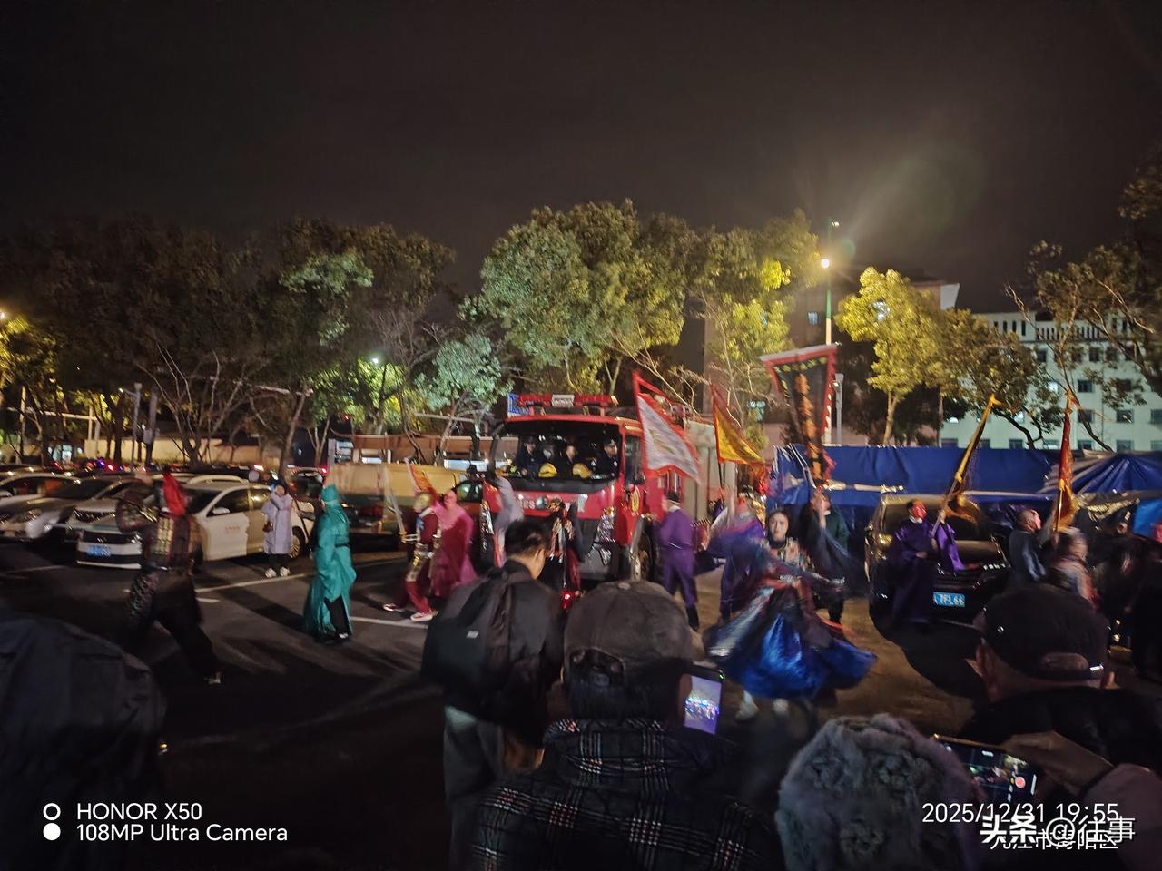 如何看待重庆合川“按年猪”成爆点喜迎新年“如何看待按年猪成爆点”