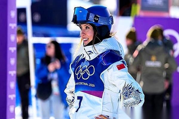 都说谷爱凌是天才，但有一次，所有人都以为这天才彻底砸了。
开场仅仅10秒，她整个