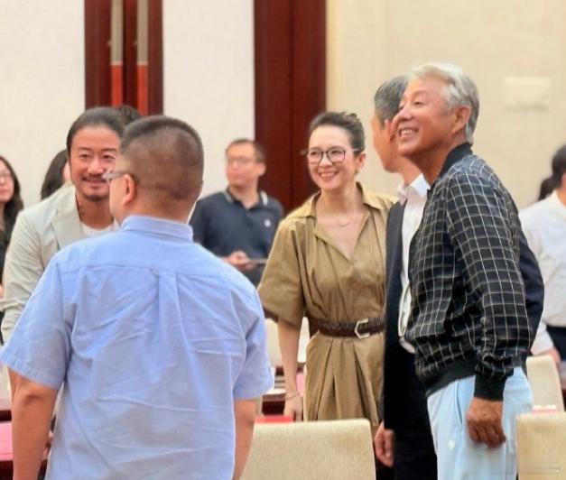 央妈镜头下的章子怡吴京  没看懂这个词条，怎么那么流量啊。央妈镜头下他俩怎么了，