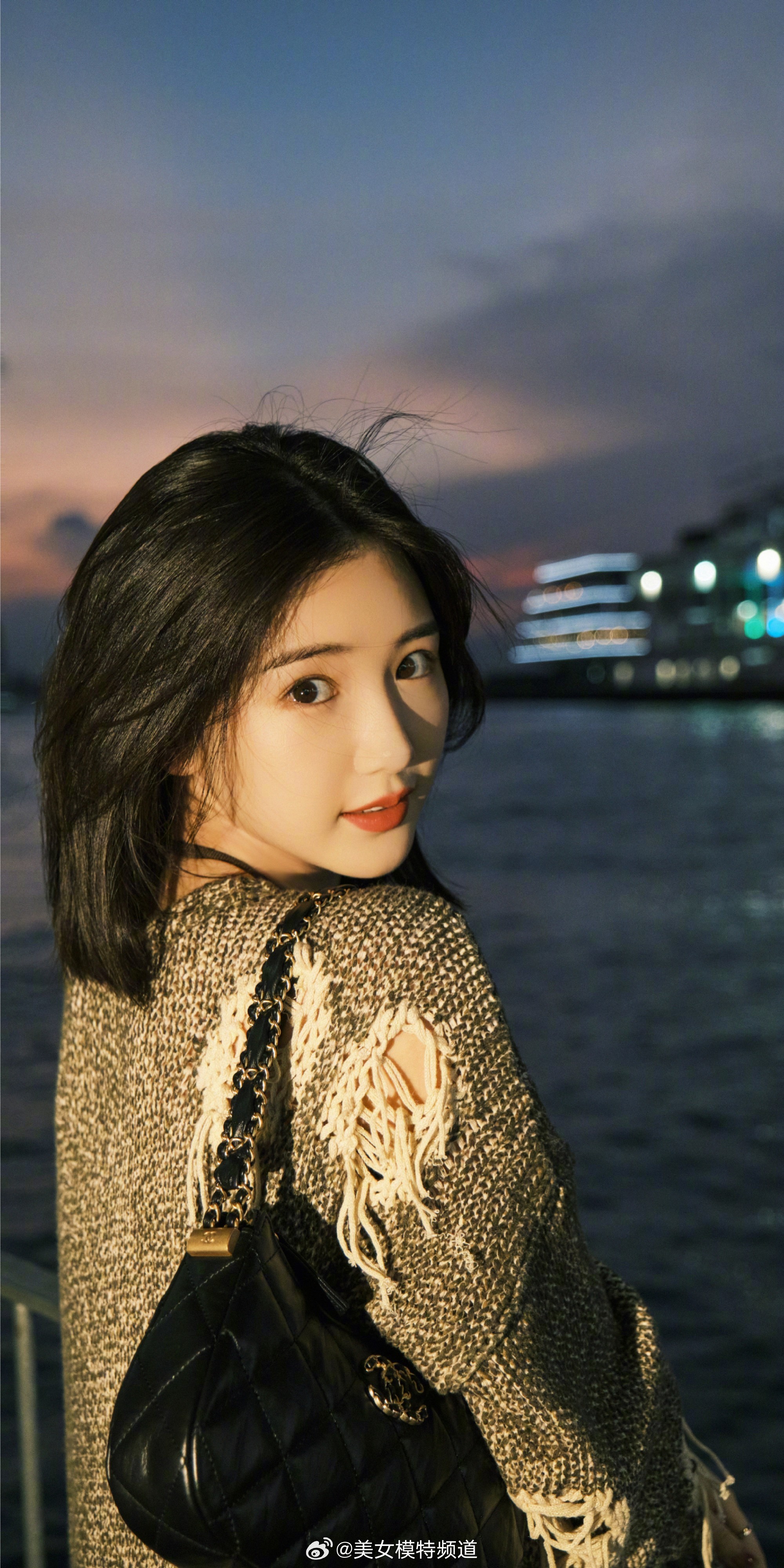 毛晓彤氛围感街拍 