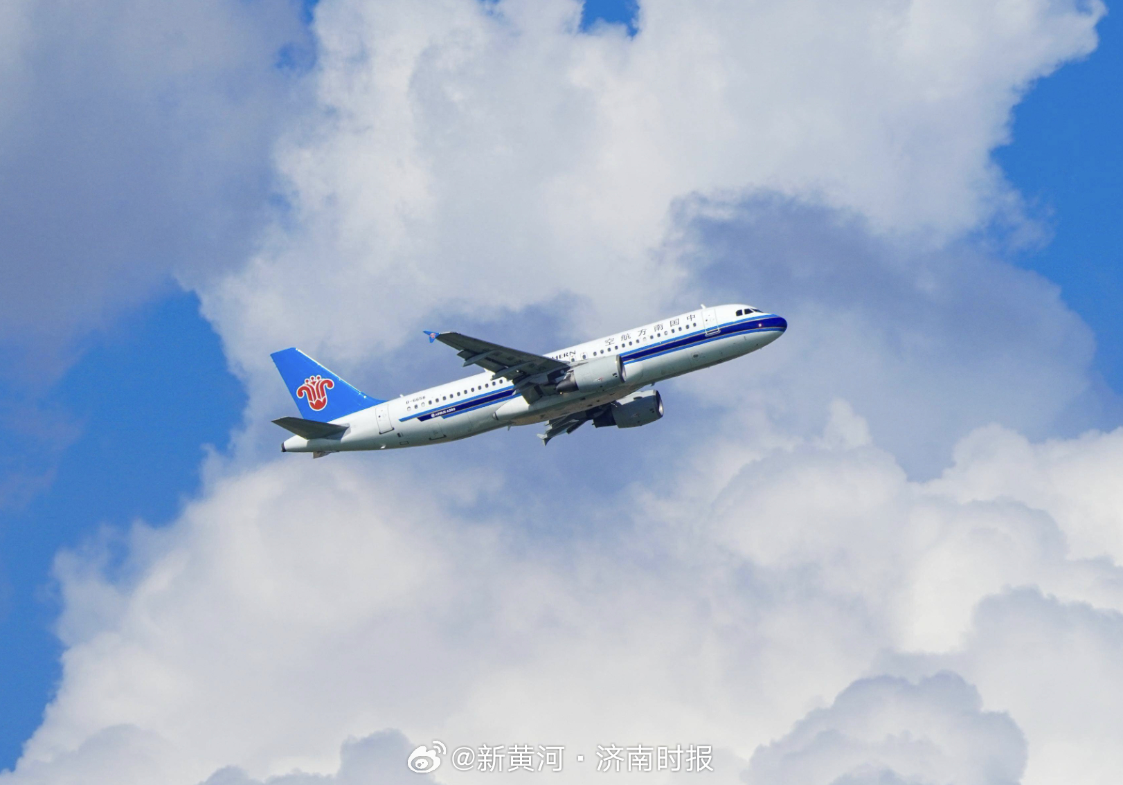 【#南航一航班疑发生机尾刮蹭事故#】据悉，10月21日午间，南方航空CZ3534
