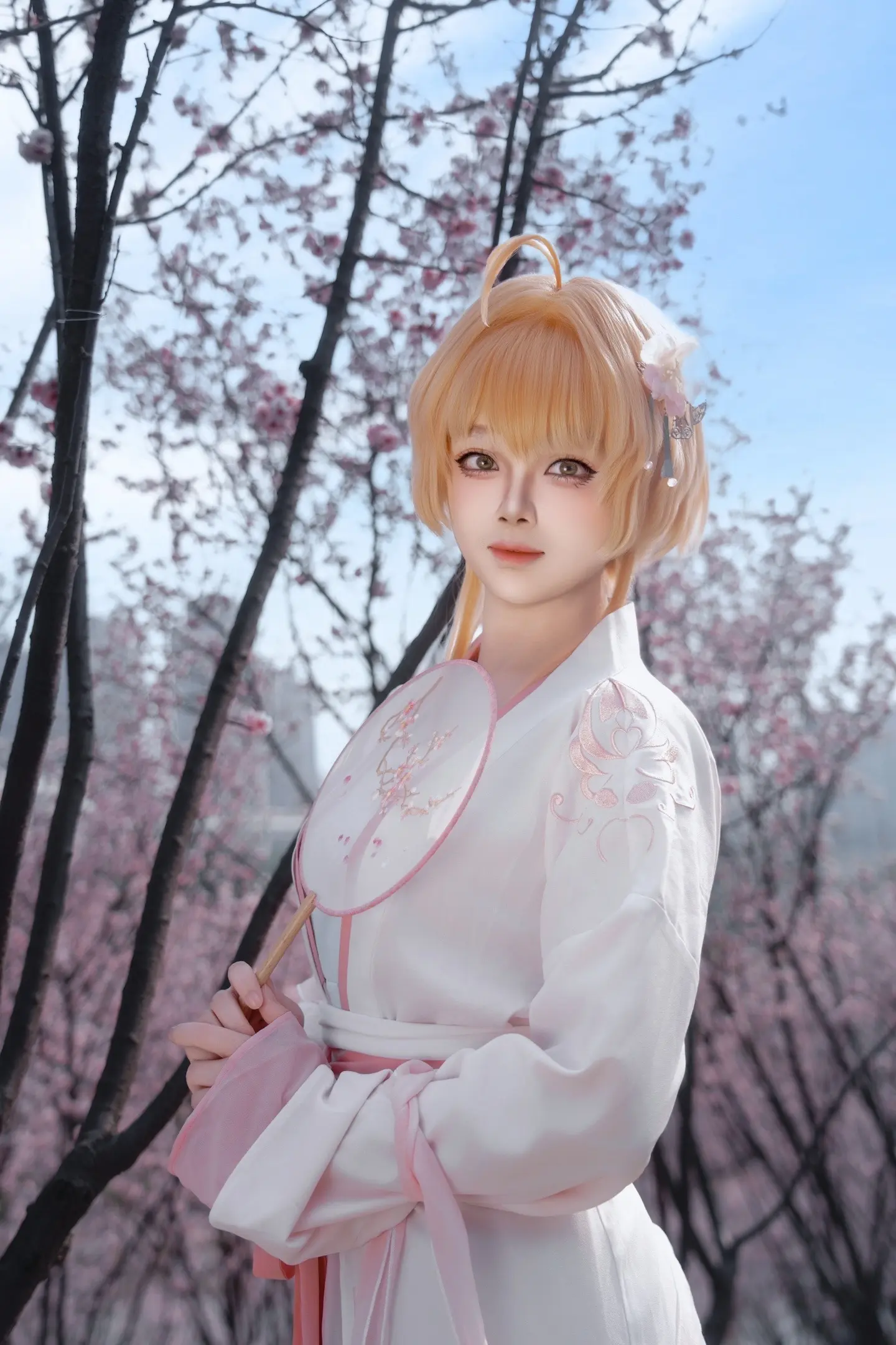右滑是初代萌王的赏花记录 （挑战出完市面上小樱所有衣服） 摄影