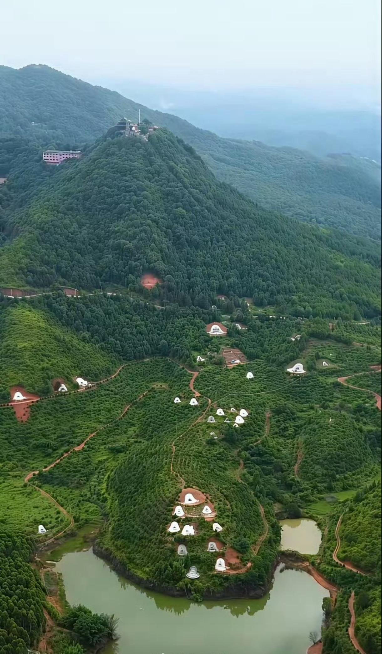 几千年以来都是土葬，哈哈，老子山多地多，想怎么埋都行[允悲]把火葬和修坟要分开。