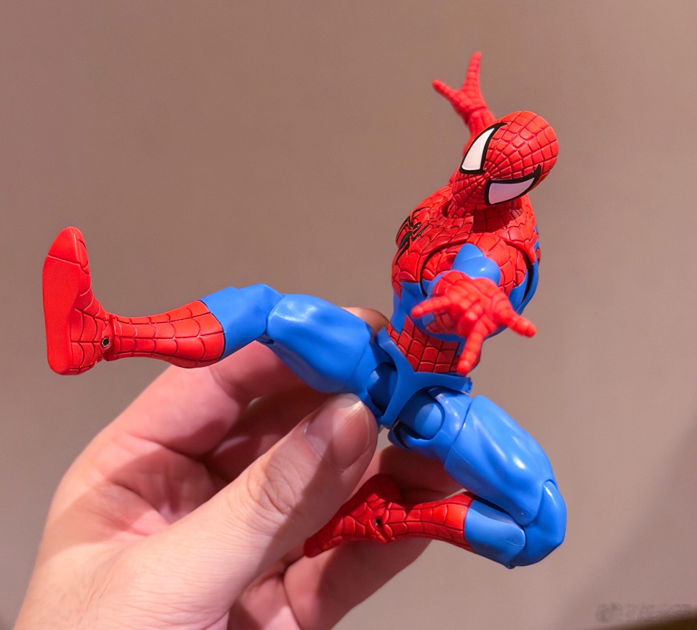 shf 卡普空游戏宇宙 蜘蛛侠蜘蛛侠的玩具太多了，这个可动无疑是一般的，但整体造