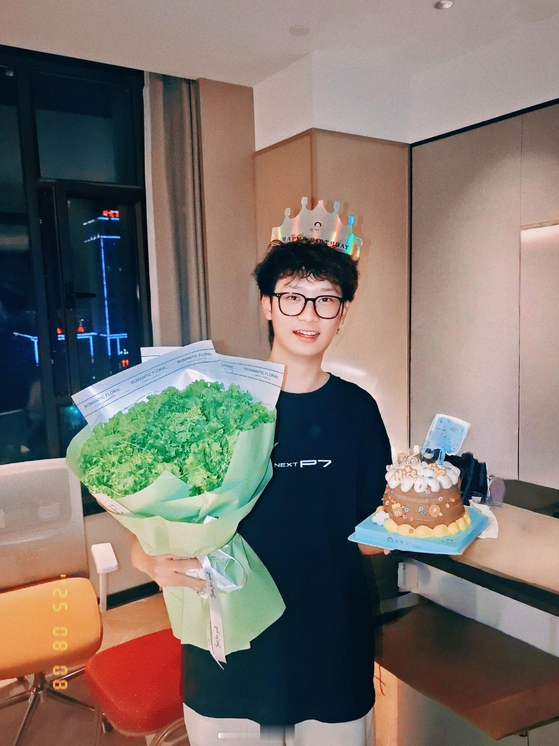 祝自己生日快乐。感谢所有的朋友们！[毕业快乐] ​​​