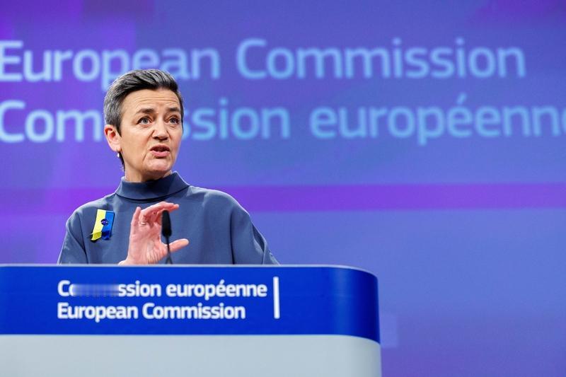 先说跟美国脱钩，民调显示62%的欧洲人觉得“靠美国靠不住”，有政客甚至称“跨大西