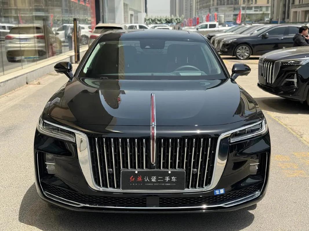 据卖车师傅说，现在买车：
50％的人——买油混车
30％的人——买纯油车
20％