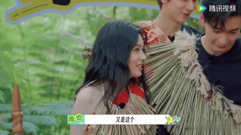 陈星旭左膀右臂来了陈星旭史蒂夫回归左右两位女生相谈甚欢，隔着陈星旭低头密聊，他安