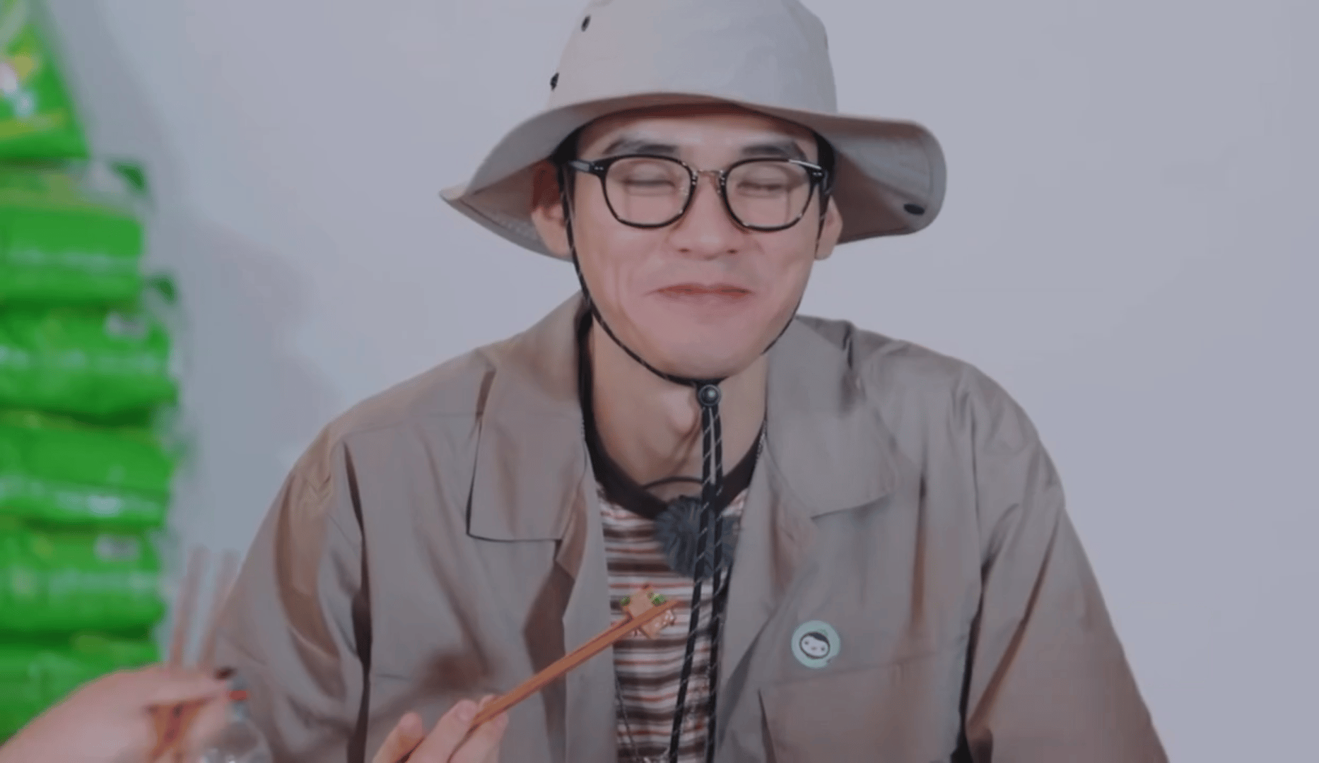 龚俊快被花少团哄成胚胎了 龚俊全程害羞又藏不住开心的样子，看得我也跟着姨母笑[抱