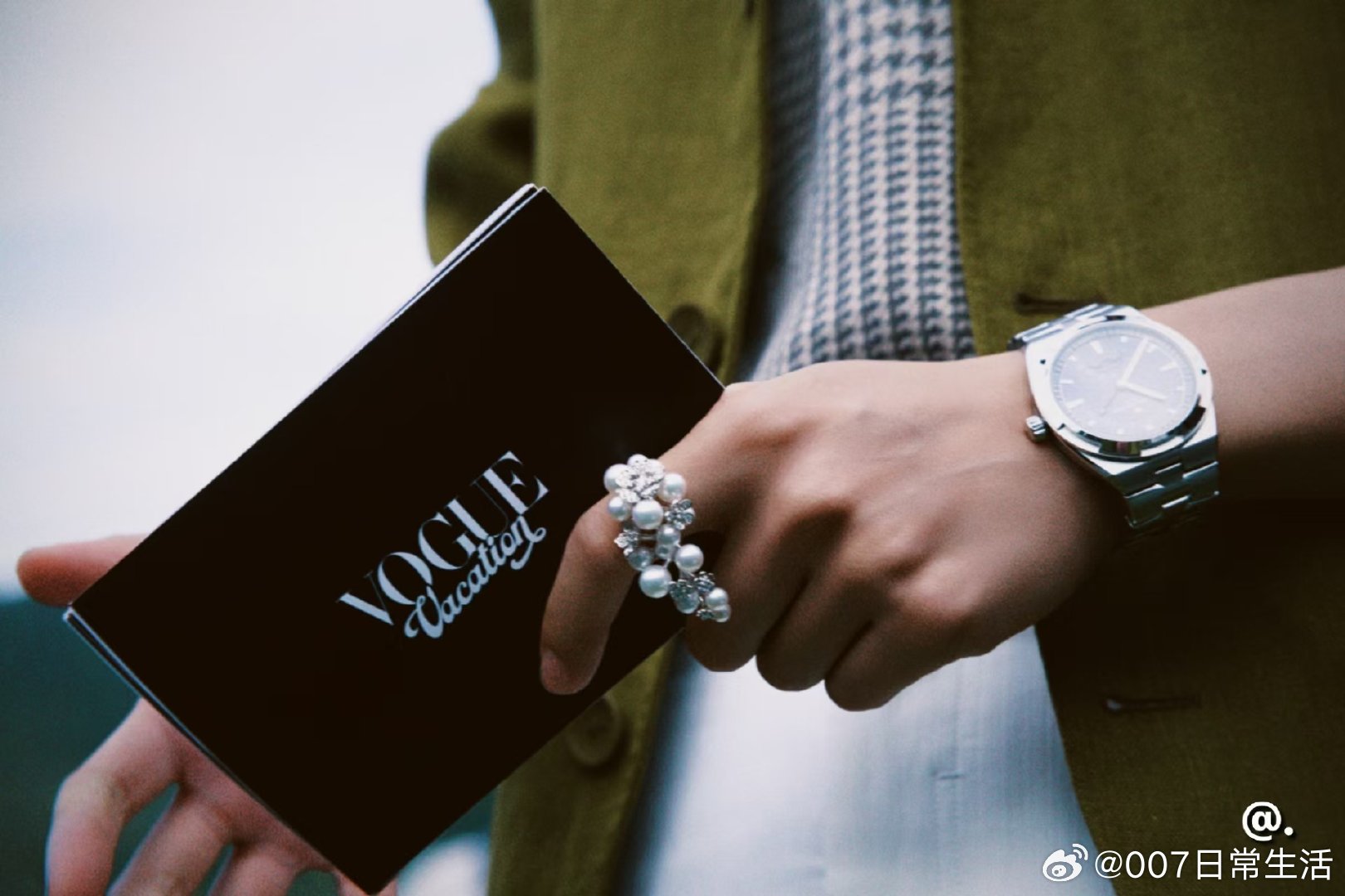 贺峻霖主持VOGUE贺峻霖VOGUE主持人  哦莫哦莫又要见到主持人小贺嘛～ 