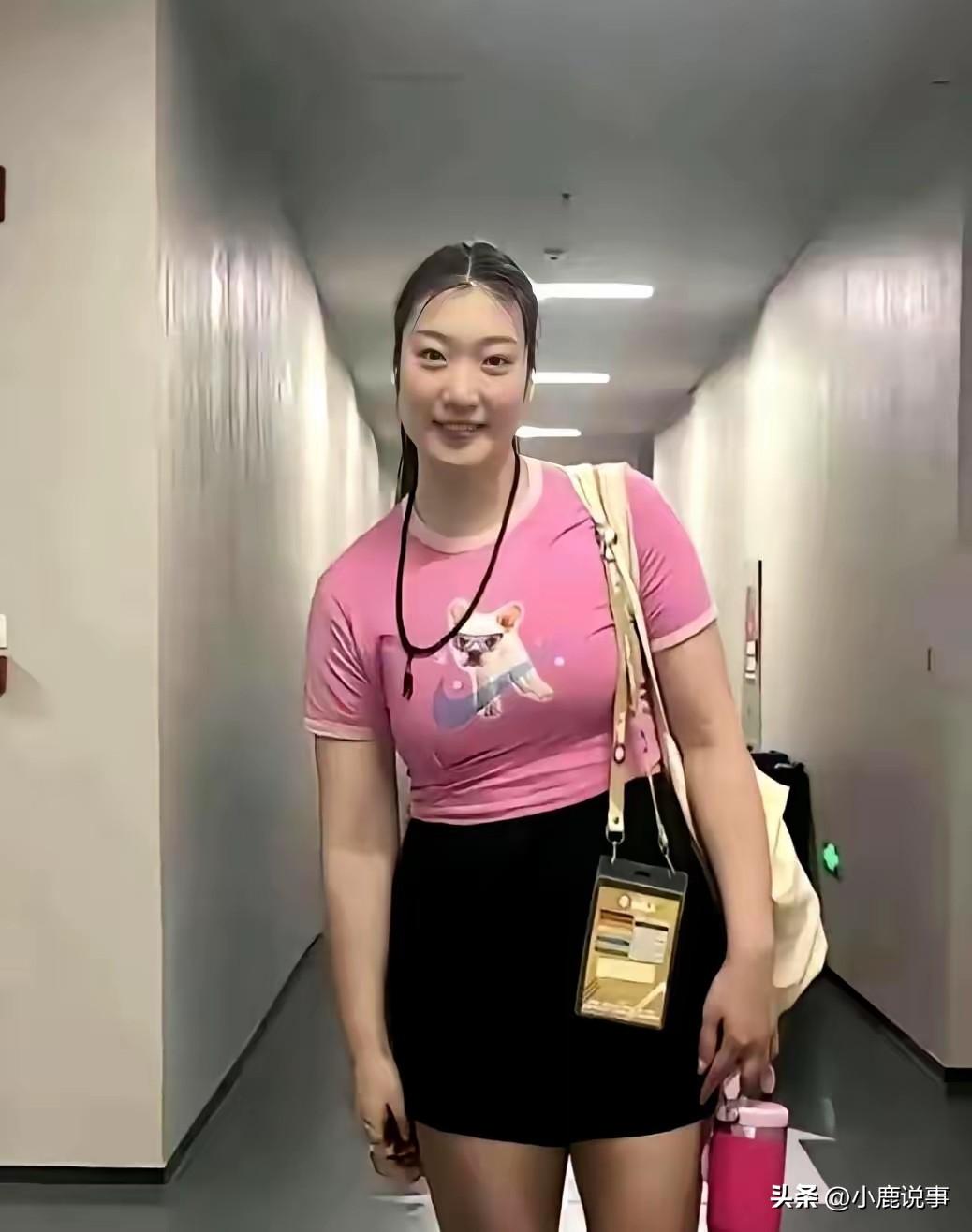 李梦这下真是迎来好时机了。
一觉醒来，两份好机会同时摆在面前。海外联赛给出的薪资