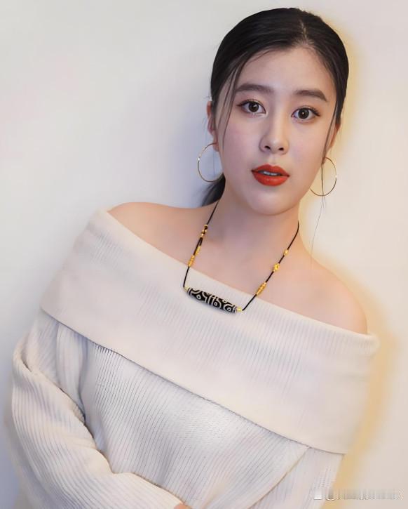 杨子三个孩子现状

大女儿杨海润：24岁，进军娱乐圈失败，在上海一所重点大学担任