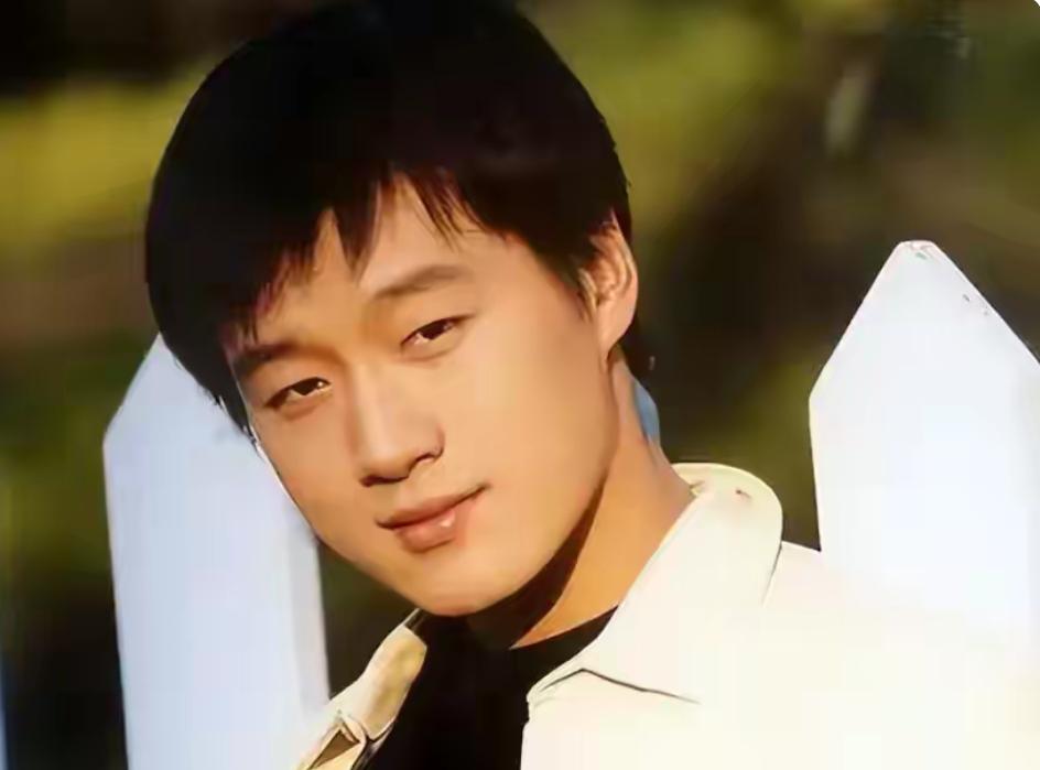 娱乐圈“最强师生恋”，和老师8年生3个娃，如今一家五口幸福甜蜜
娱乐