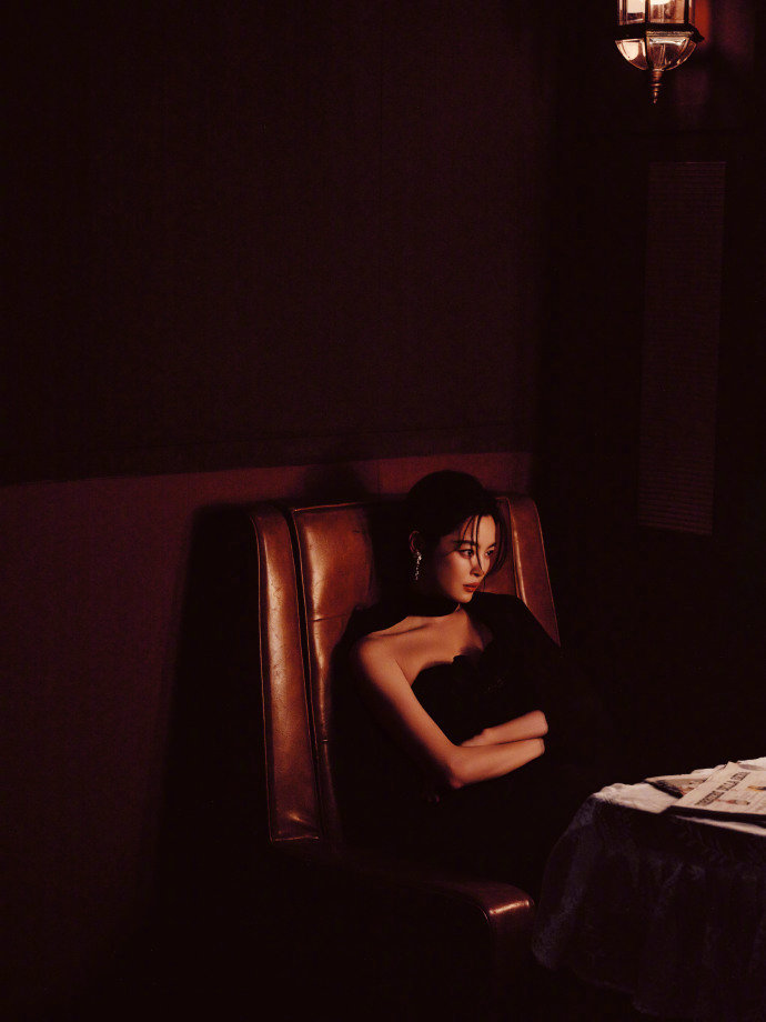 辛芷蕾的红是什么红 辛芷蕾的状态真的太绝了！从容自信、气质沉稳，红唇与她的神态相