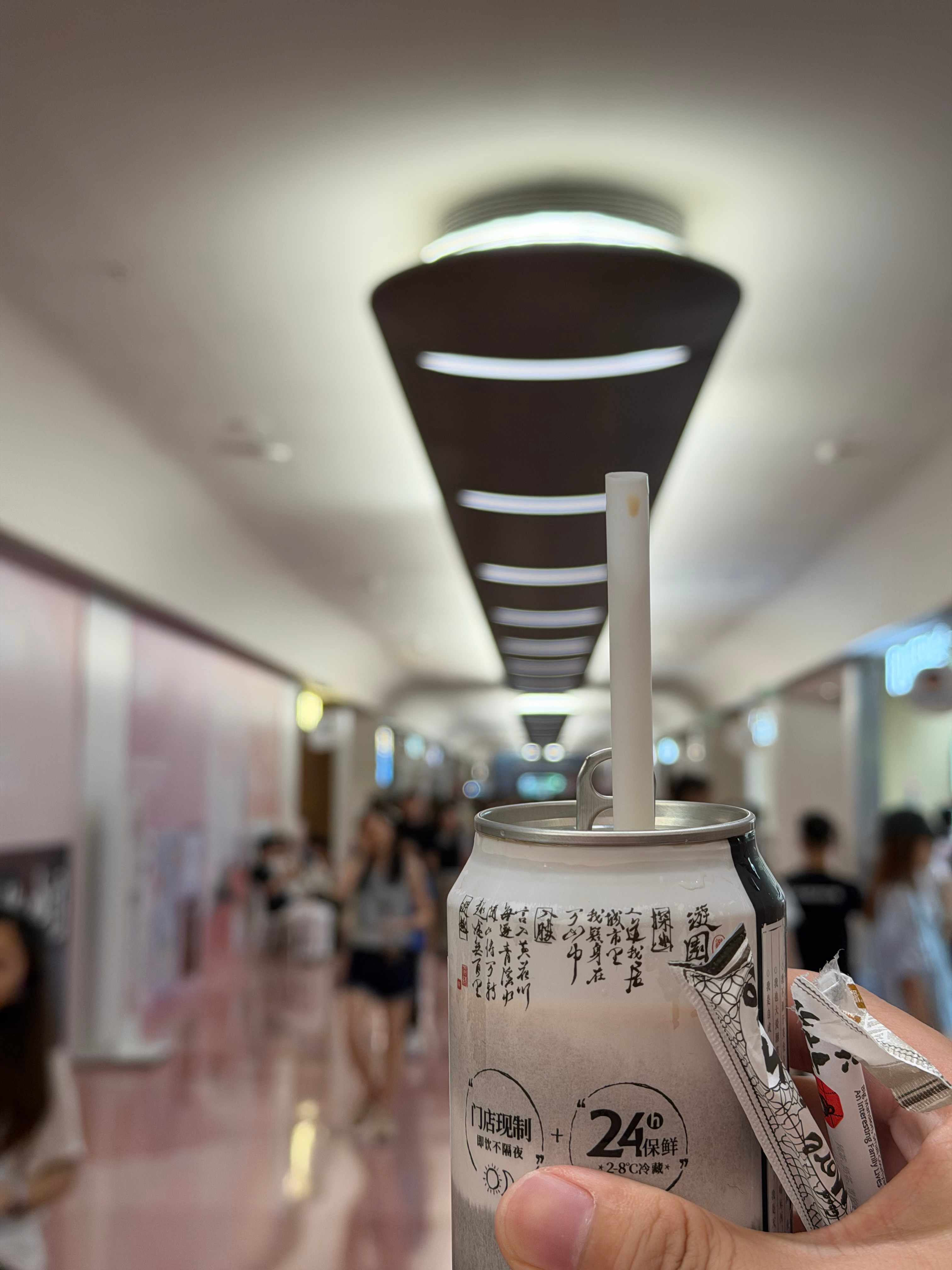 深圳湾万象城的茶颜悦色要排队一个半小时我直接买个易拉罐的走了茶颜悦色 深圳·茶颜