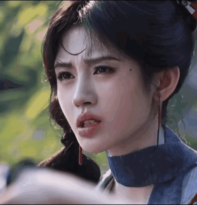 这发型，这妆容，我只能用一个字来形容——“脏”！