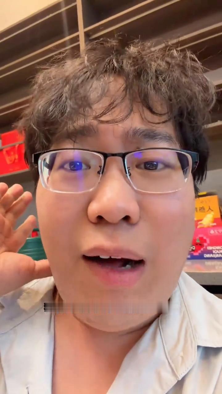 周星驰的功夫女足真的很好看，今天票房不就破四个亿了。我看之前网上全都是黑的，说什