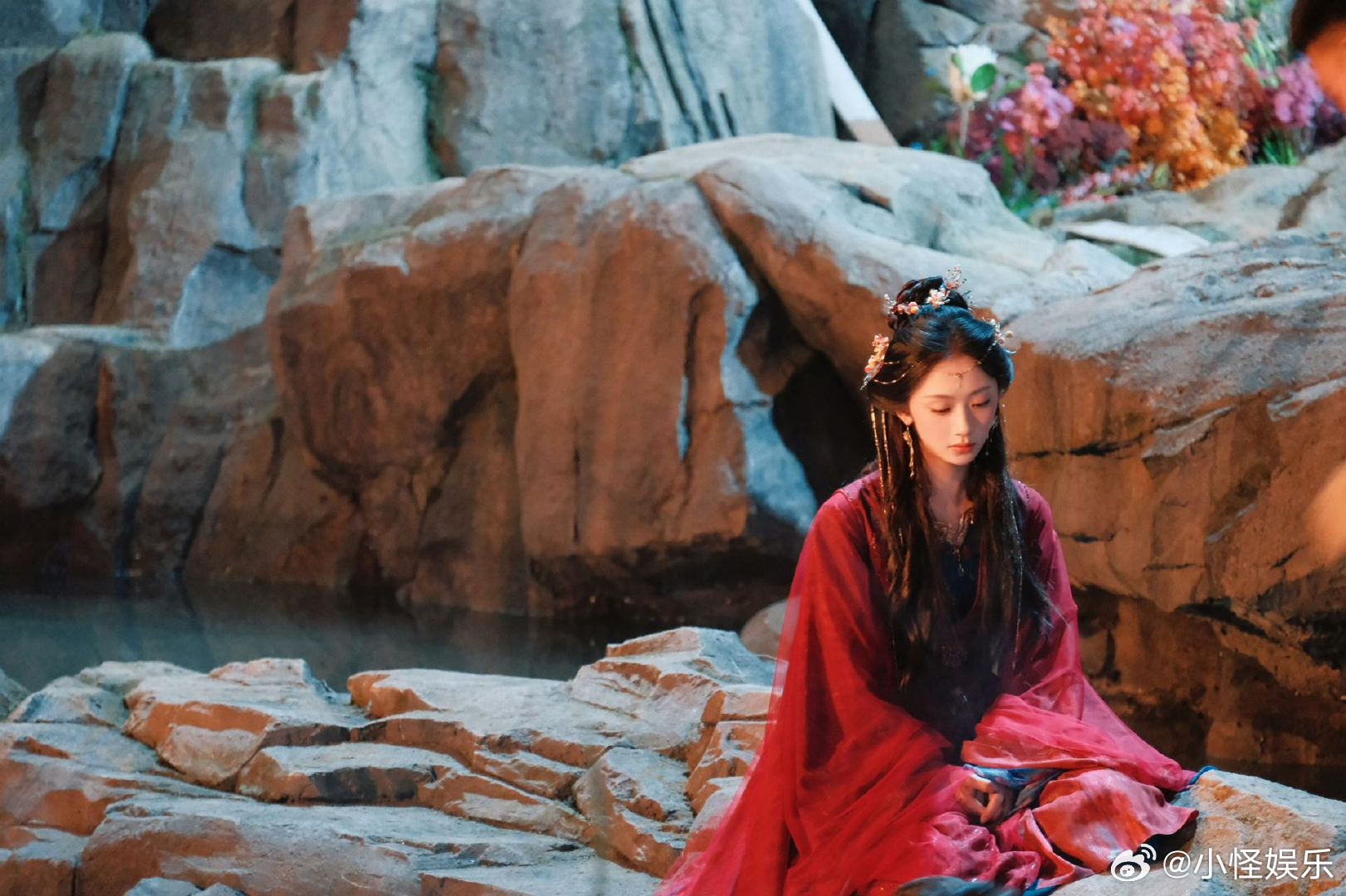 王影璐的璐是忙碌的碌吧 追完《献鱼》更新，转身就追上《十二封信》开播，王影璐暑假