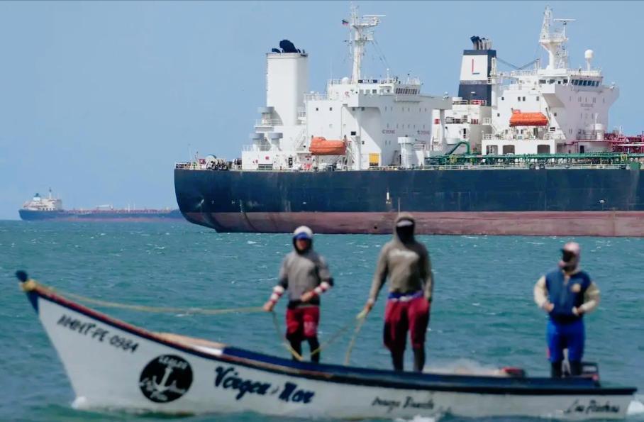 美国还想着用封锁把古巴逼到绝境，结果这回算是踢到铁板了，俄罗斯不仅明着表态不会抛