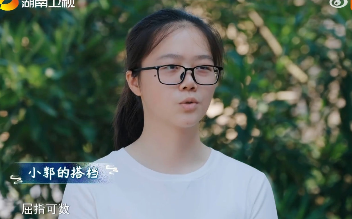 湖南695分高考少女成语积累量谁懂啊！看湖南高分少女在石鼓书院破题，生僻成语秒反
