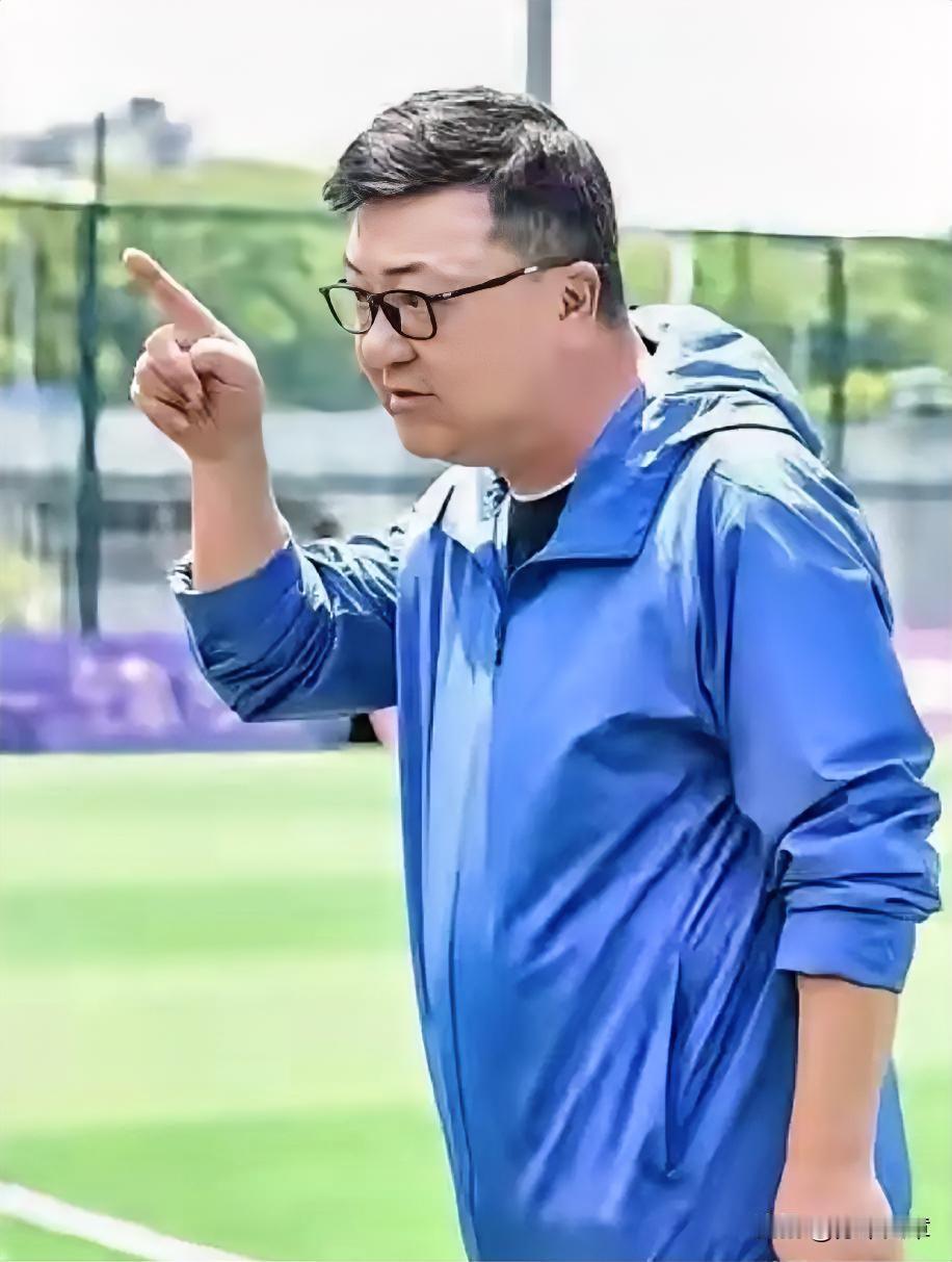 6月10日晚，董路在直播中撕破脸：“中国足协没害我，真正打压我的是北京足协，视我