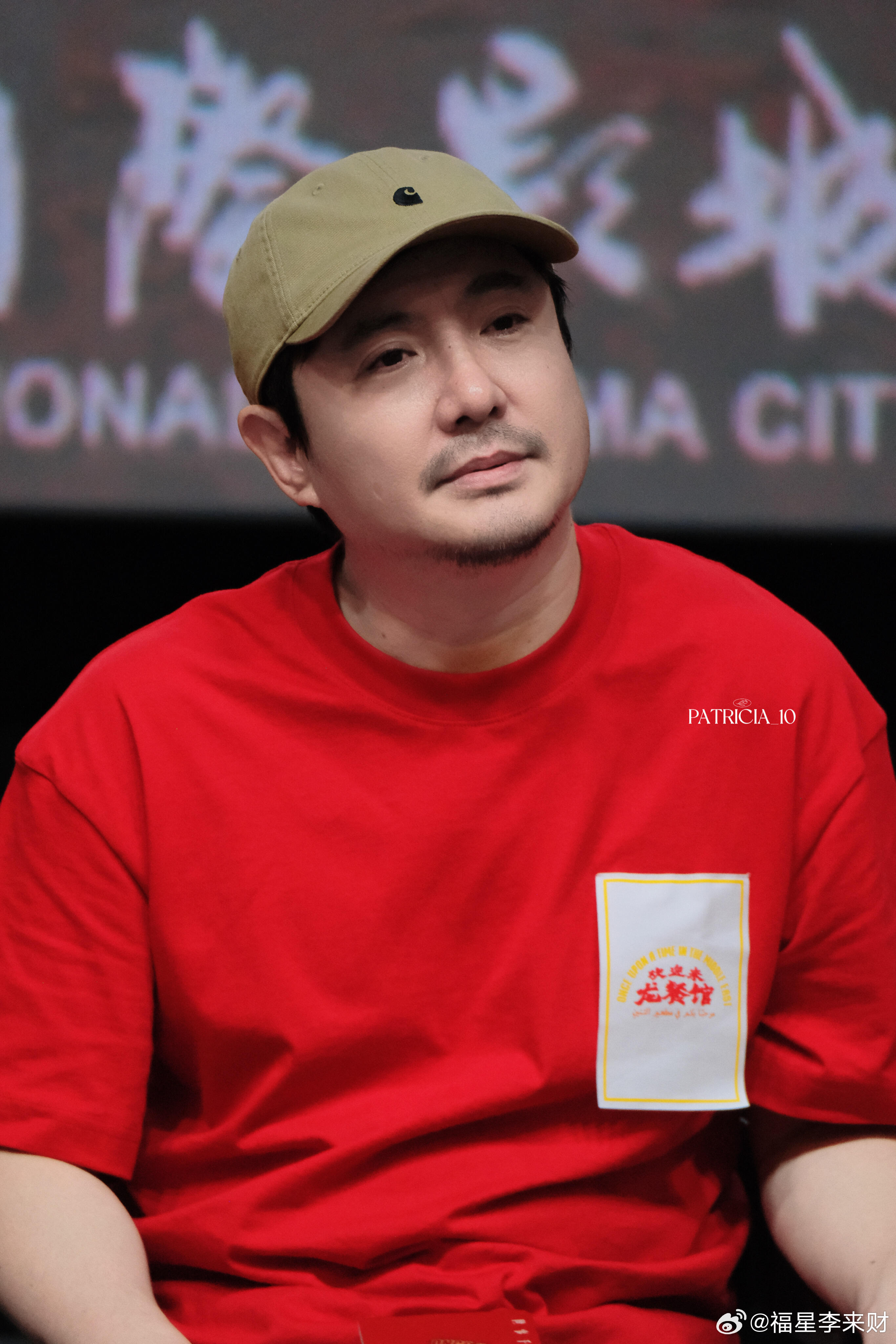 沈腾打赛夫屁股谁都不能在沈腾面前耍帅拍戏时马俊生一巴掌把赛夫从深渊拉回来，杀青后