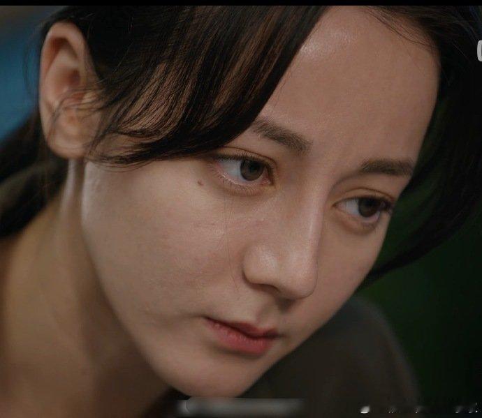 迪丽热巴利剑玫瑰素颜迪丽热巴利剑玫瑰素颜上镜 镜头怼脸拍都没在怕的！迪丽热巴这素