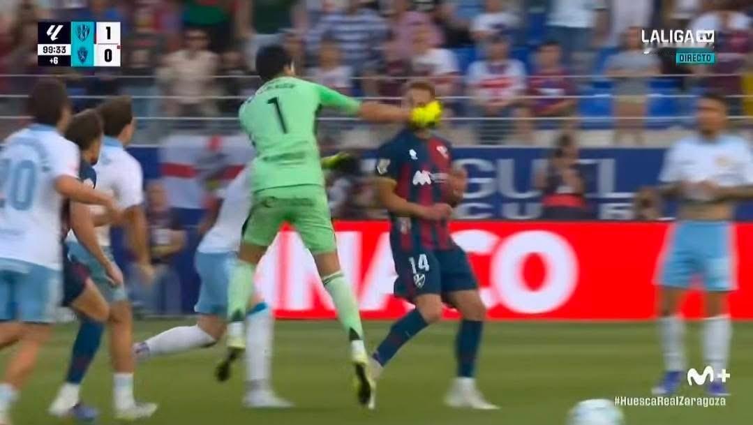 「咩事咁大仇口？！」🙀西乙嘅薩拉戈薩作客韋斯卡落後0-1，戰至補時8分鐘，薩拉