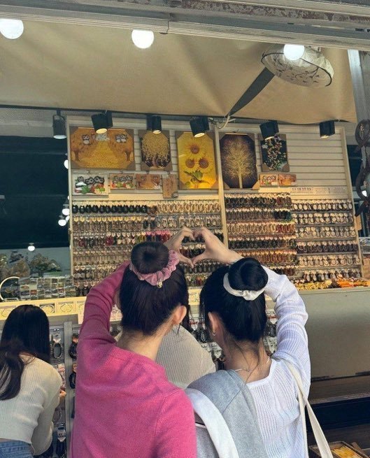 一张Hanaz出道前的合照.Lehnshert 