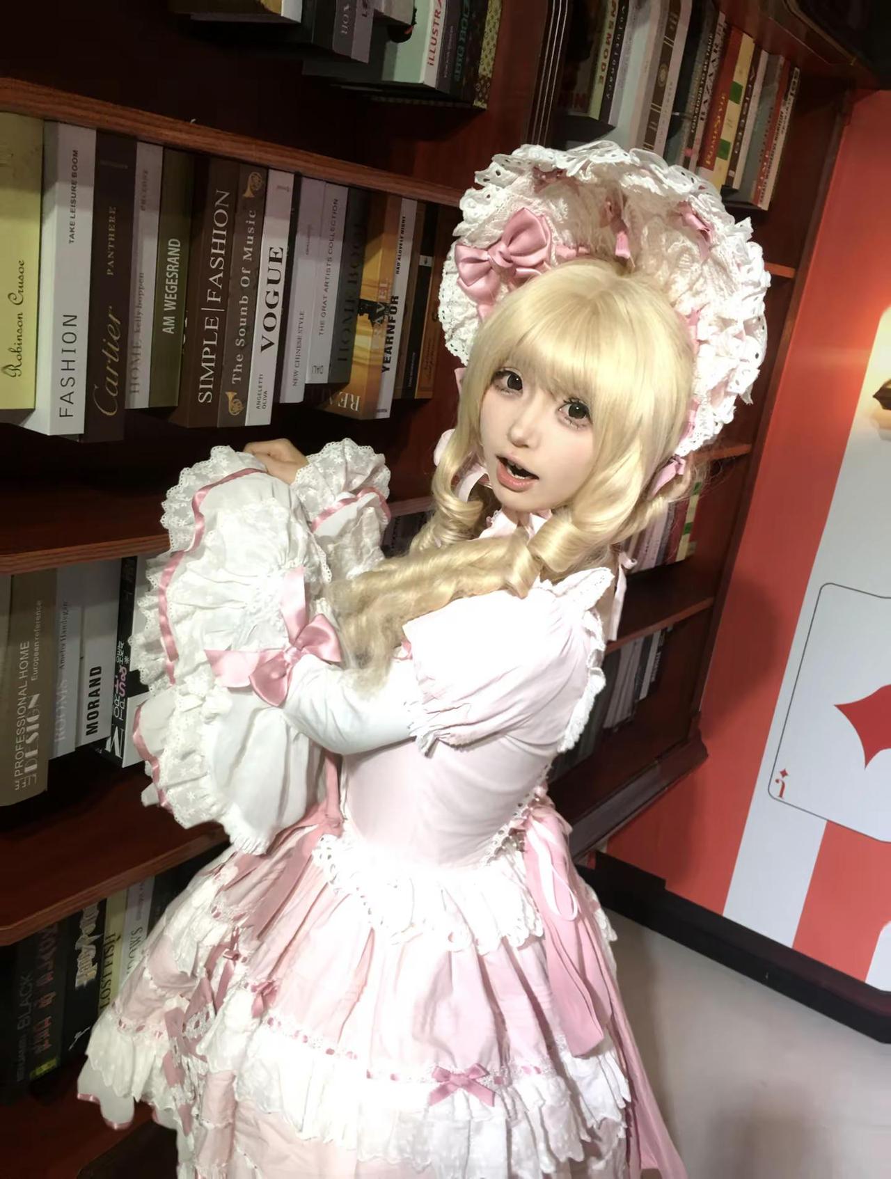 你笑一下我的世界就倾斜了0.5度 所以现在我的世界完全翻转了呀。！Lolita 