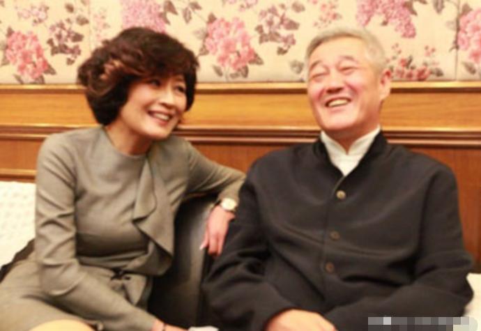 2013 年，赵本山当着哈文的面："既然如此，今年的春晚我不参加了"，说罢转身推