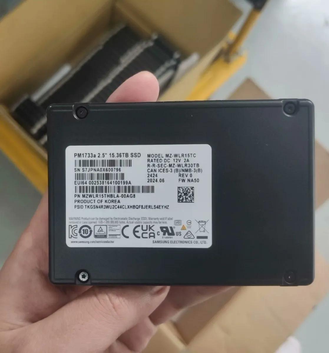 刚看到一个固态硬盘震惊到我了！ 15.36TB  8300元！一个固态硬盘够买一