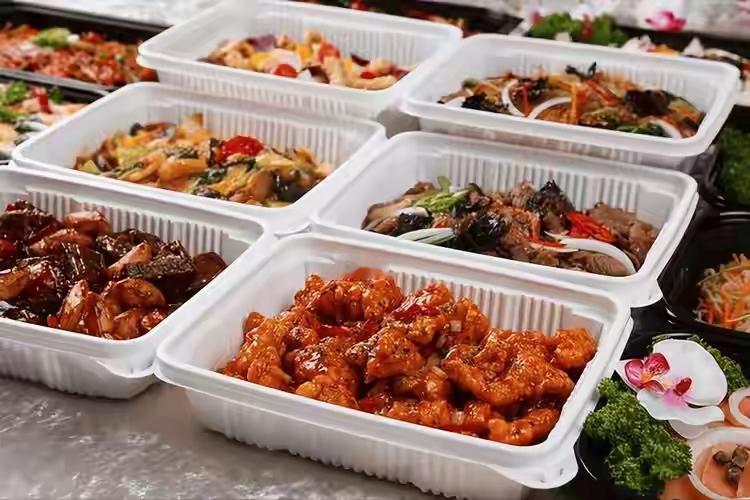 掌柜：你是吃饭呢，还是住宿啊？
客人：来你这我肯定是为了吃饭啊。
掌柜：我们这啥