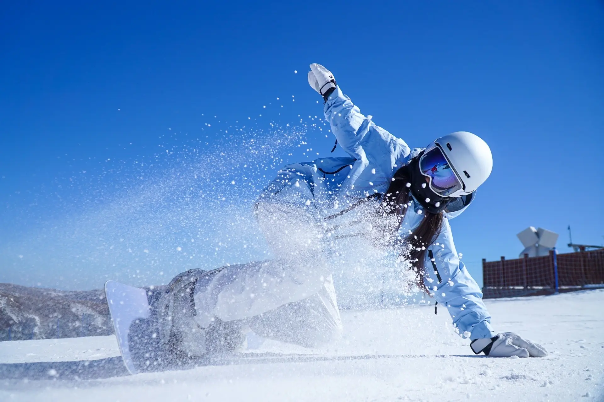 雪季结束前 给宝贝滋一次雪墙