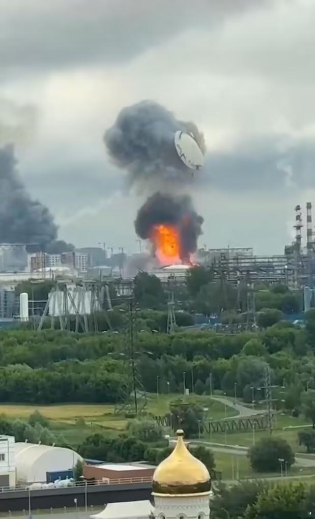 莫斯科遭2年来最大规模无人机袭击当地时间6月18日，莫斯科遭遇近两年来最大规模无