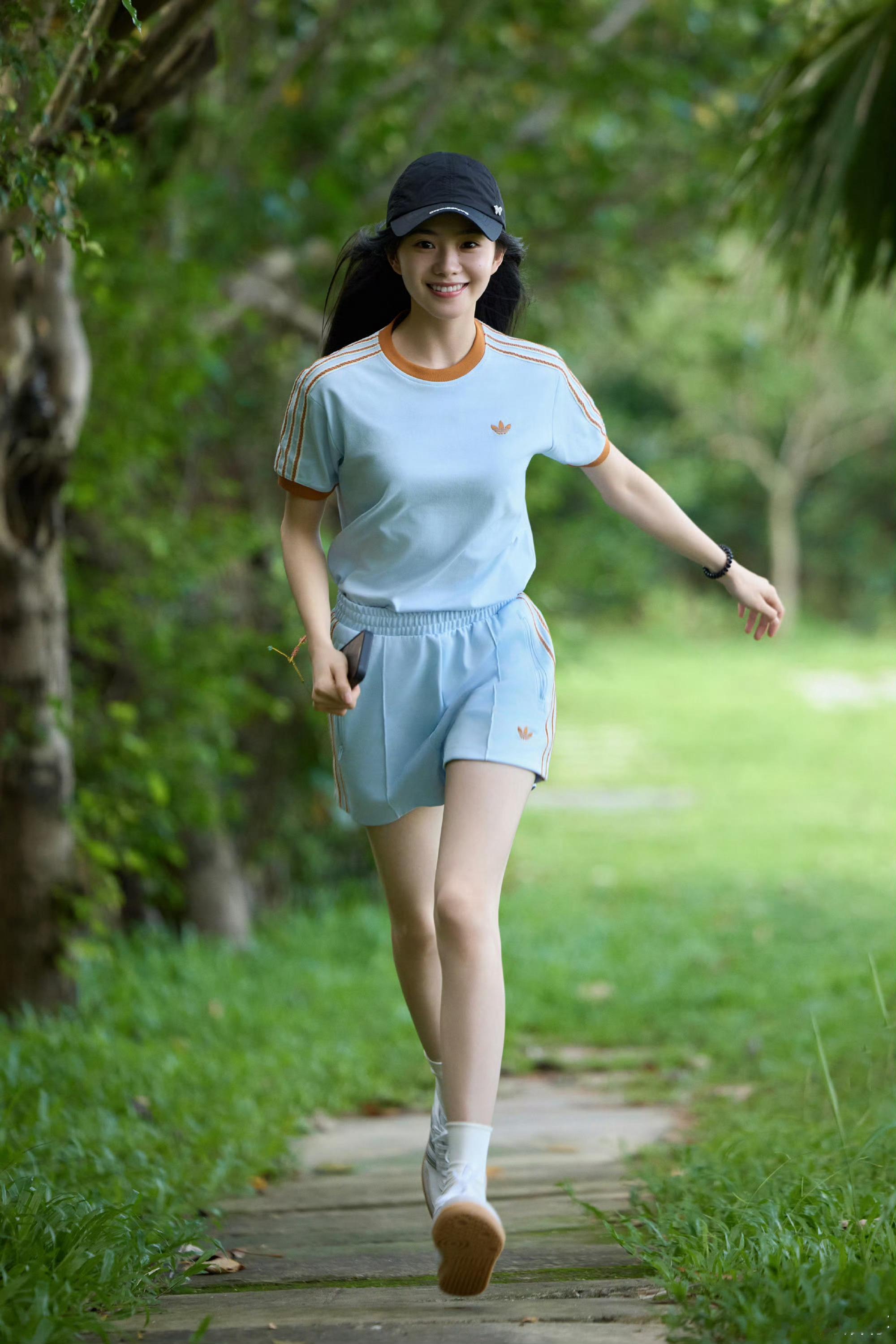 刘浩存lhc刘浩存美顺与长生lhc刘浩存刘美顺想把所有的温柔和浪漫都融进月光𝑴
