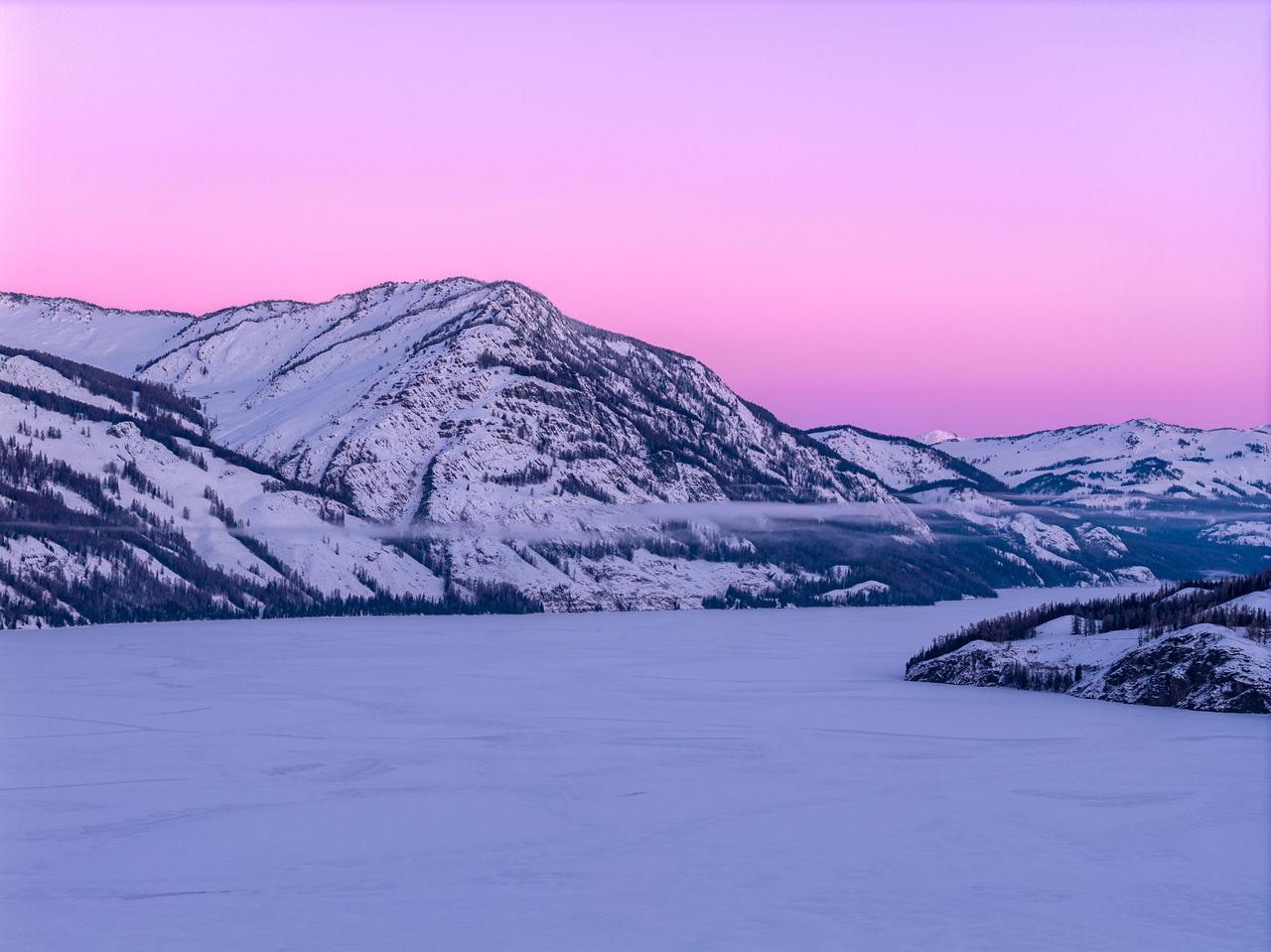 在接近零下四十度环境摸黑到冰冻的喀纳斯湖边等待晨曦，看到这样的风景值得吗？

这